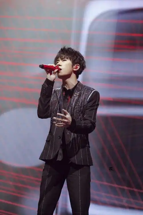 易烊千玺 #tfboys 811四周年南京演唱会 高清 帅气 舞蹈担当易烊千玺