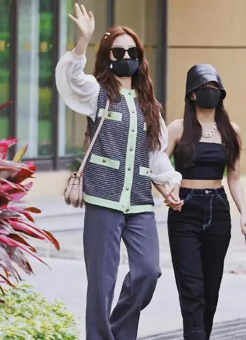 jennie身高,金智妮多大(当"小辣椒"安崎碰上"小野猫"jennie)