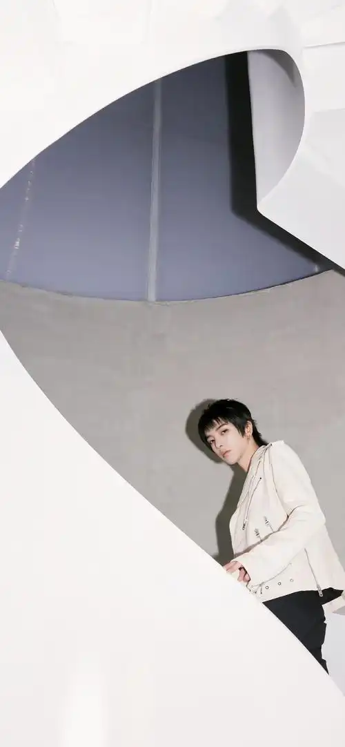 时间:2021-01-15浏览:()标签:华晨宇格式:jpg关注公众号:一抹绿叶