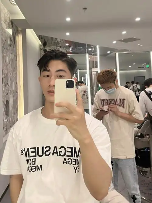 男生夏日发型王嘉尔同款括号刘海三七分78