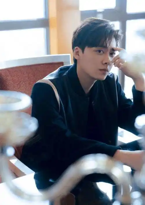 李易峰也不知道的?朱一龙资源虐绝?_隐秘_同学_因为