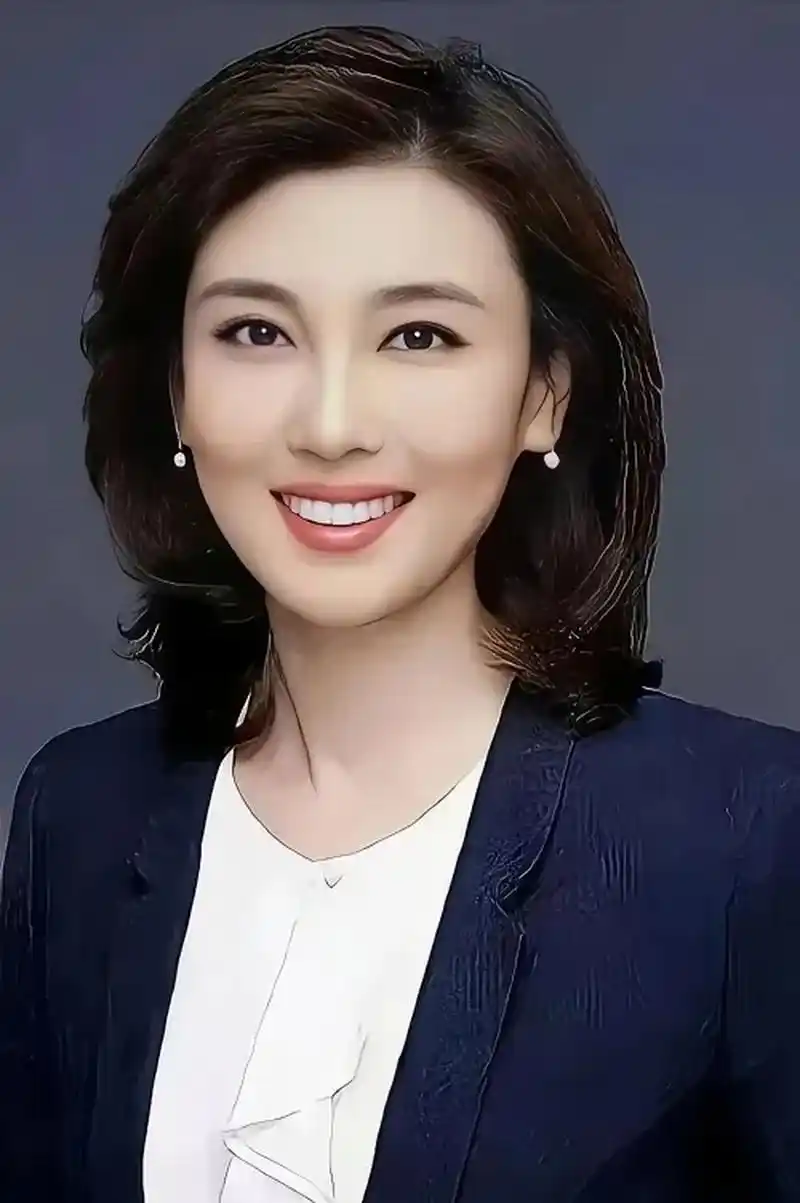 央视主持人李红,一个坚韧不拔的女性 她通过自己的努力,从洗碗工到