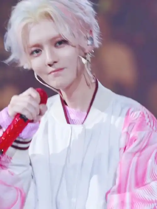 鹿晗 这么可爱 是犯规的