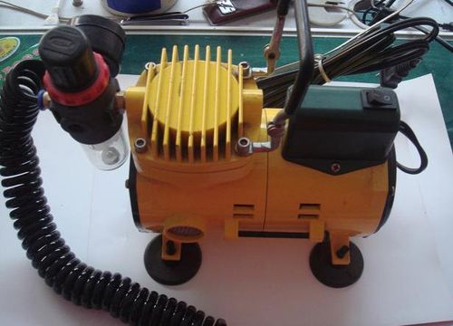 台湾迷你空压机 微型气泵美术气泵小气泵美容美甲气泵