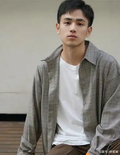 男模,模特,明星,网红等等从事公众事业的人,首先要了解的就是长相如何