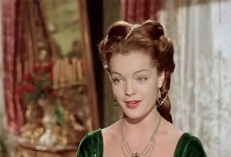 原创你不了解的茜茜公主因为纤腰蜚声于世过了32岁不再照相