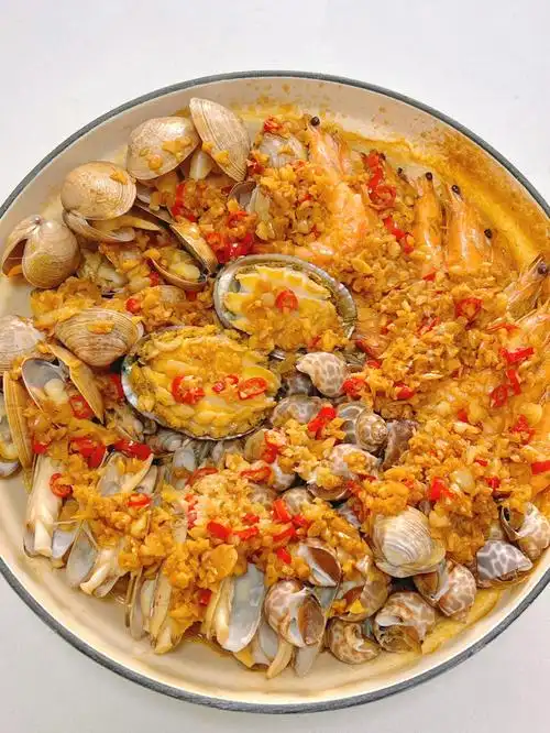 简单又好吃的海鲜焖锅08蒜蓉粉丝超级入味