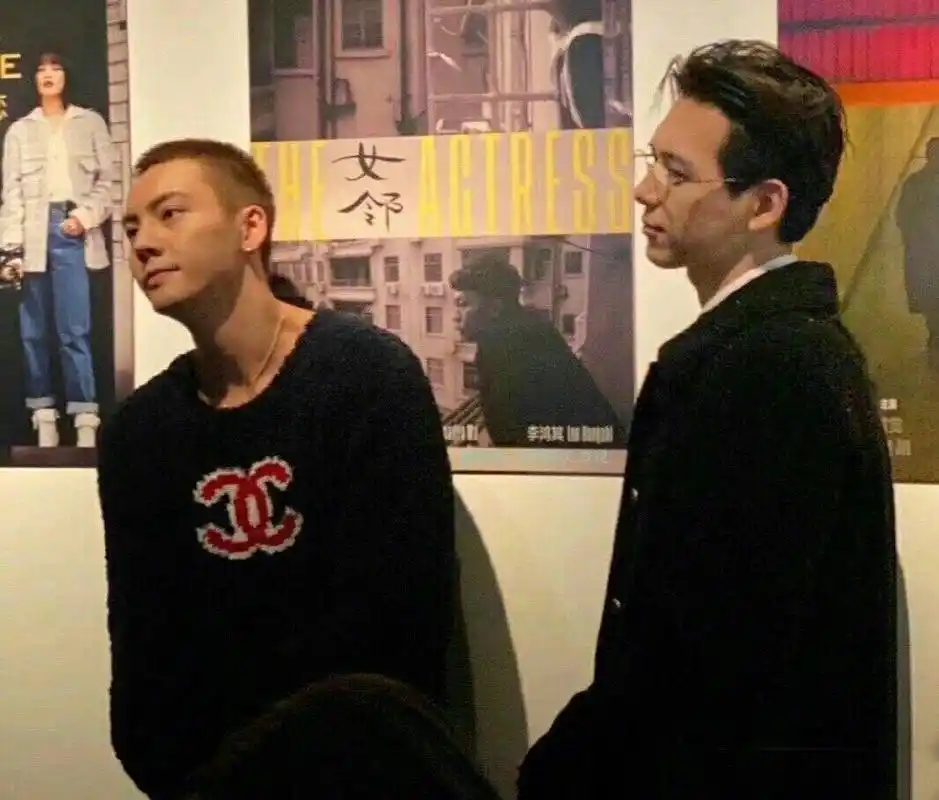 陈伟霆李现同框荷尔蒙爆棚周迅刘雯穿小香风比美露迷人丝袜腿