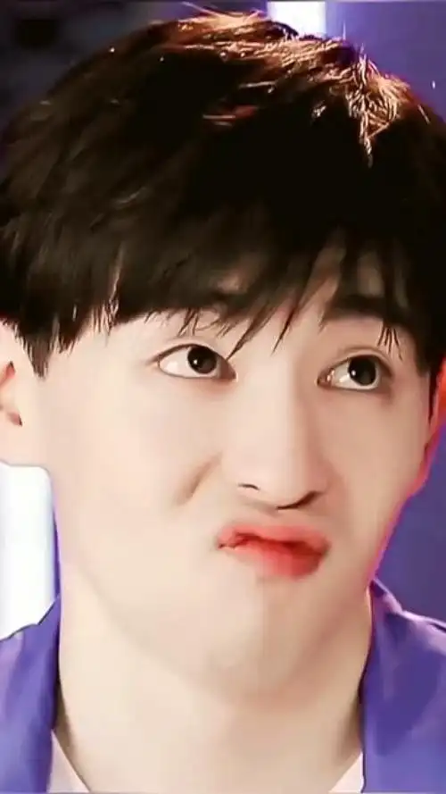 嘟嘟嘴的邓伦好可爱,原来单眼皮男孩眼睛也可以变大