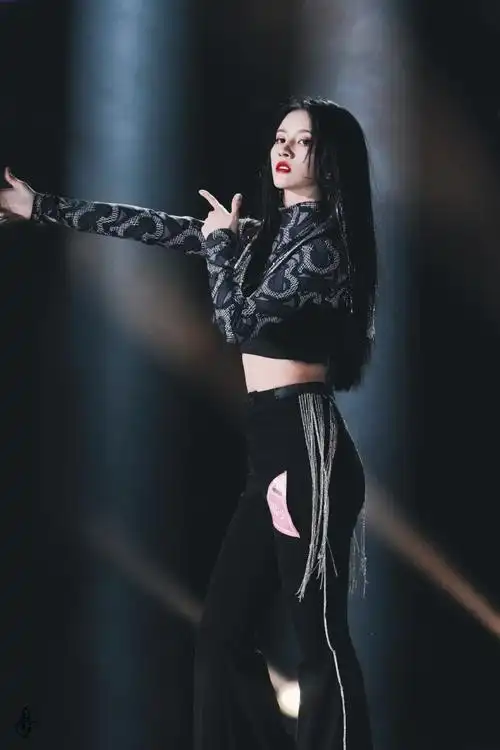 刘些宁硬糖少女303门面主舞