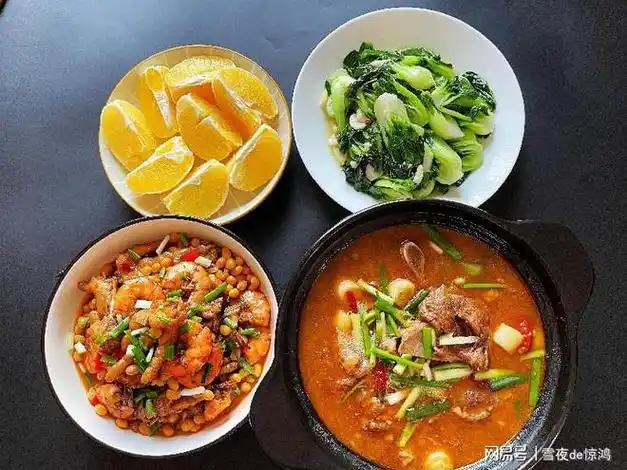 东莞三口之家的午餐两荤一素一水果营养又美味吃完浑身舒坦