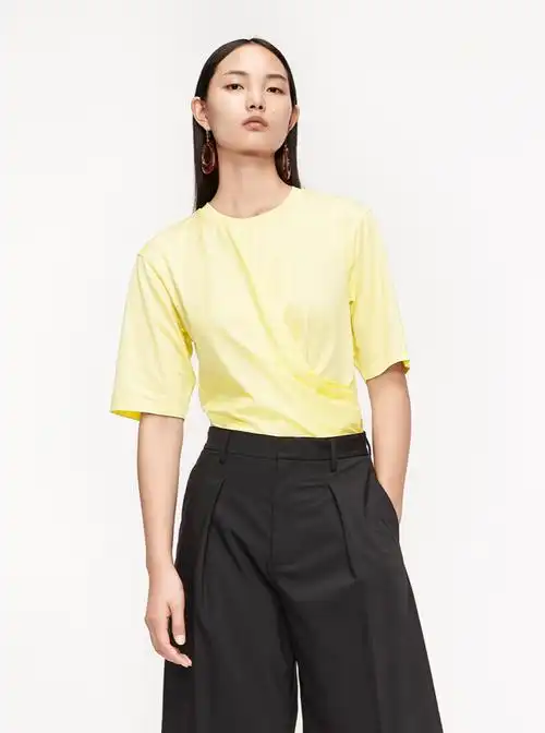 女团的t恤打结法我终于get了!需要一件新衣服马上练练手