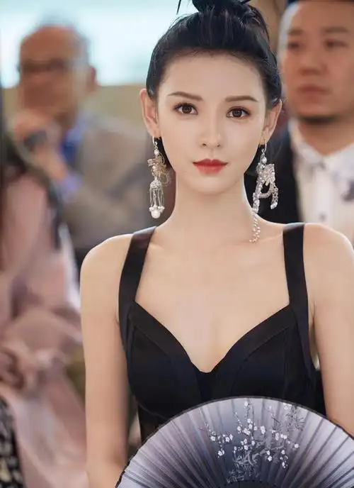 张予曦整容网红前照片_对比(张予曦以前是网红吗) 图3