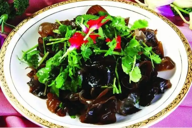 三道夏季食用的素菜养生美食做法详解