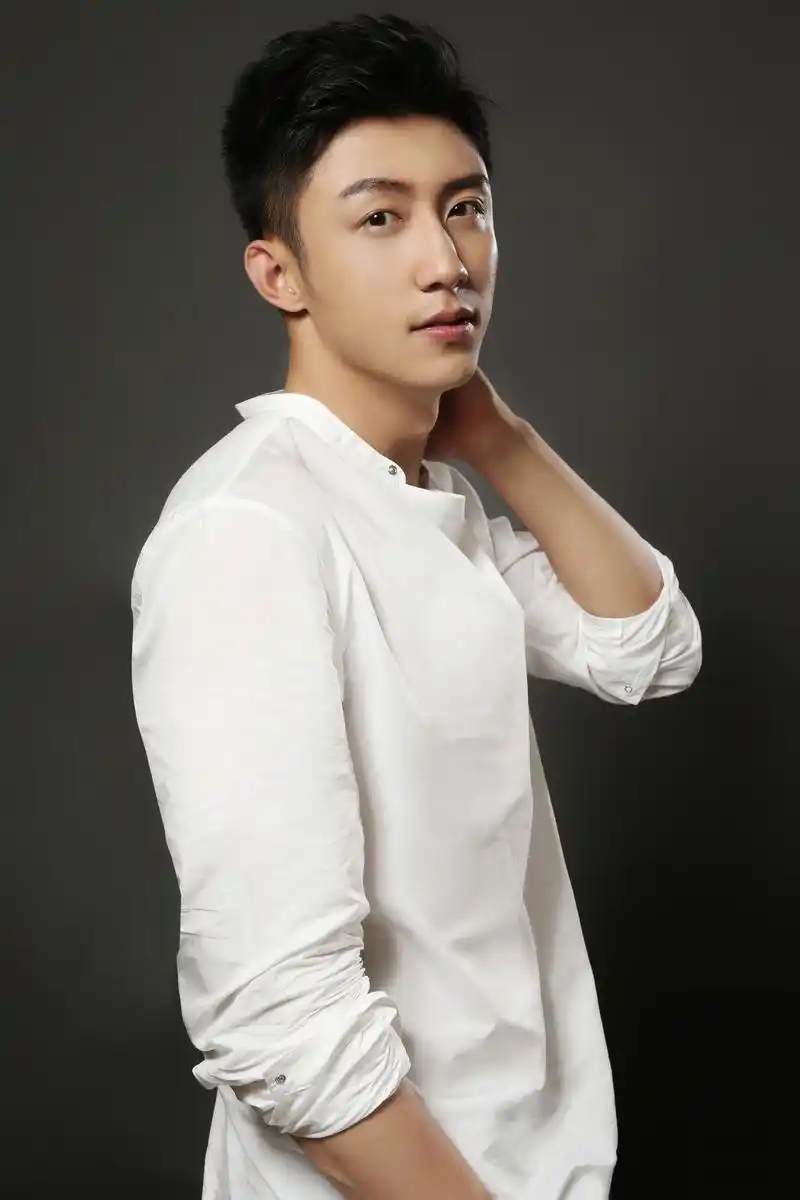 黄景瑜 鲸鱼 白衬衫 时尚boy