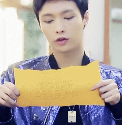 张艺兴低头圣诞的爱小小礼物gif动图_动态图_表情包下载_soogif