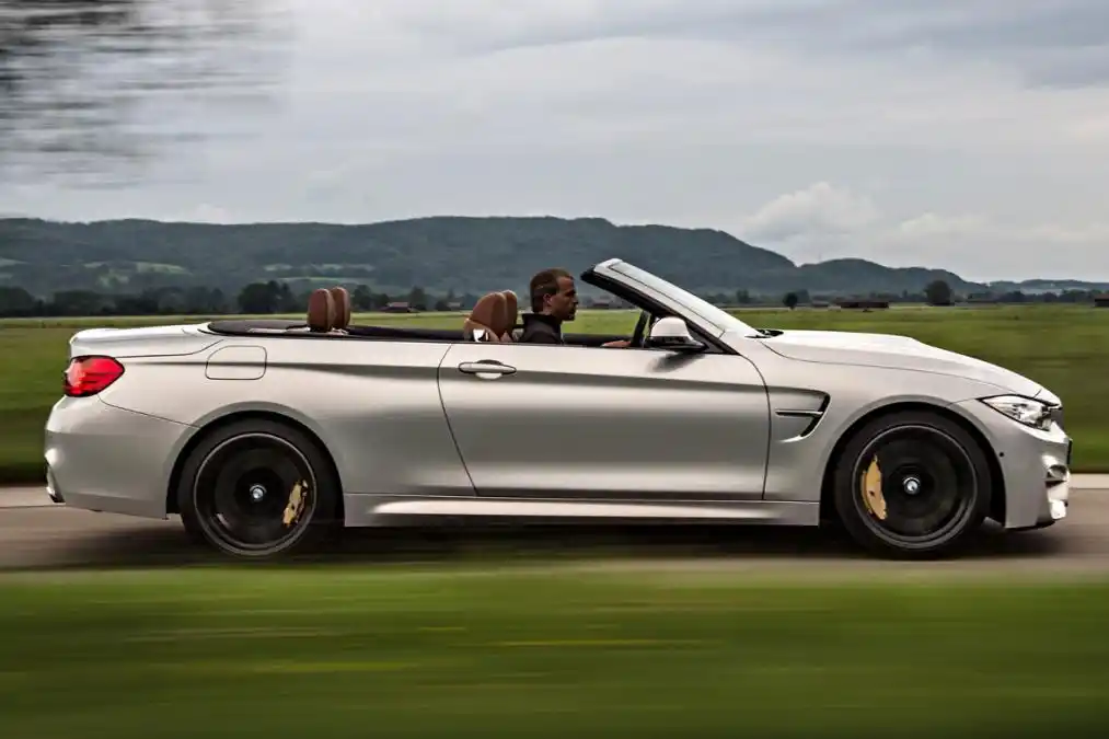 汽车:宝马m4,一个非常快速的四座敞篷车!