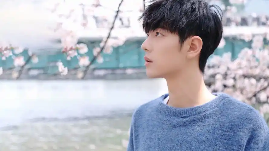 肖战有哪些好看的高清无水印图片(可以当壁纸的那种)? - 知乎