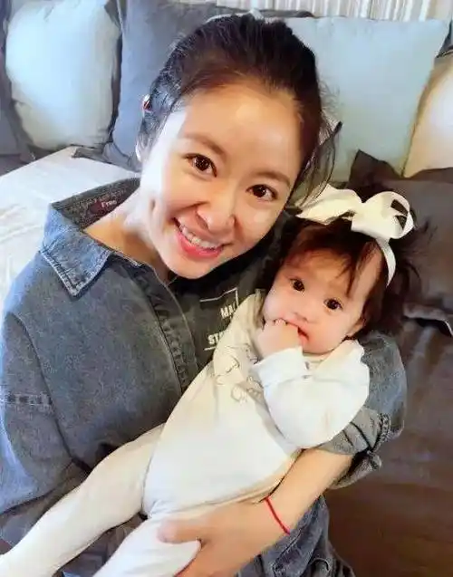 霍建华一家三口日本海边度假,6岁女儿甜美可爱,林心如颜值回升_消息