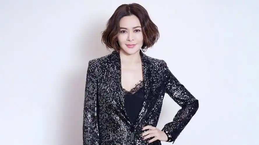 关之琳62岁生日照曝光:岁月不败真女神,网友热议不断