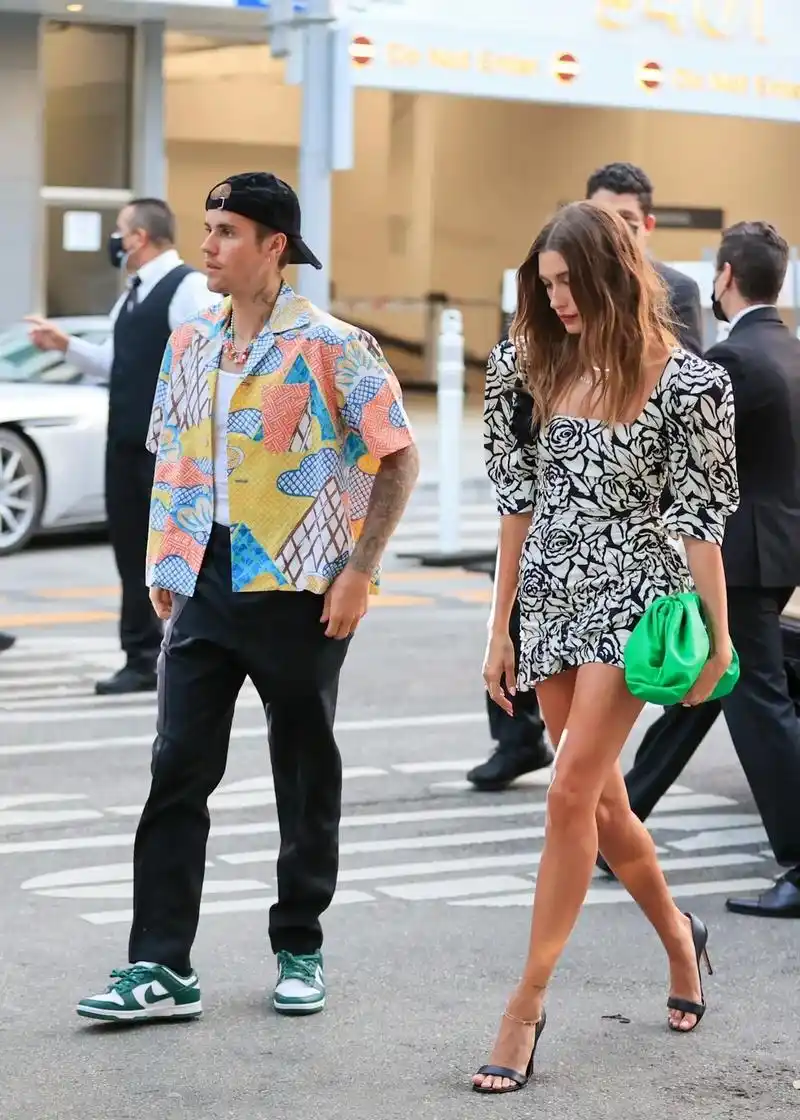 考古街拍.2021年8月海莉·比伯hailey bieber - 抖音