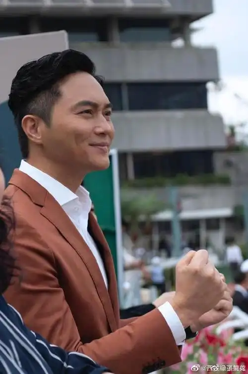 张智霖说今天陽光很好##张智霖胡须自拍