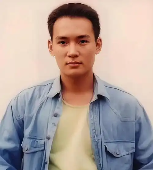 演员焦恩俊:离婚那天抱着女儿大哭,54岁依旧单身