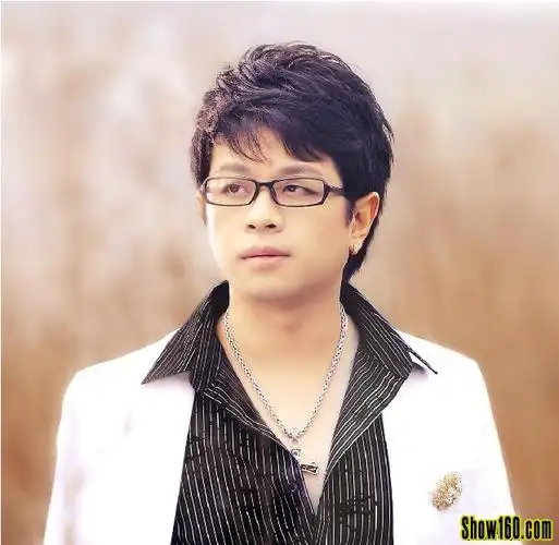 得到大家的认可和喜爱,希望歌迷继续支持这位歌坛伤感男歌手!