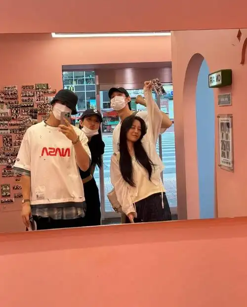 车银优文佳煐同框照##文佳煐车银优合照