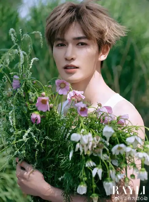 theo-朱正廷 "在我的这颗小星球里面,你就是温柔跟璀璨,即使旁的宇宙