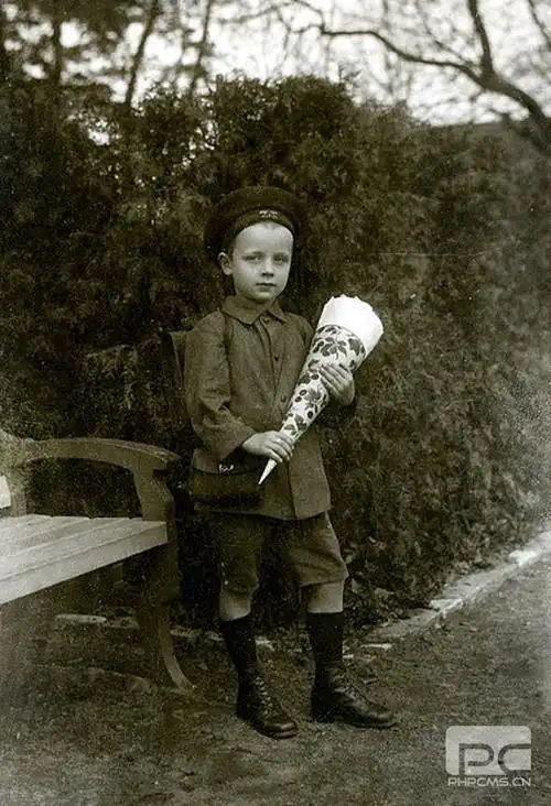 德国校服:宪法的精神和历史的包袱