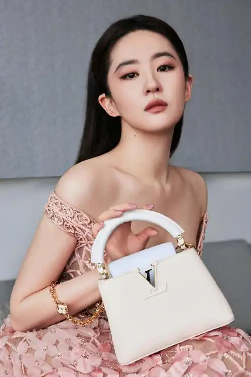 刘亦菲白玉兰造型#受邀出席上海电视节白玉兰颁奖典礼的@刘亦菲言择