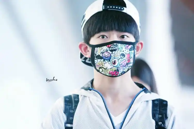 易烊千玺 #tfboys易烊千玺 #tfboys 电脑桌面壁纸桌面背景 高清 美颜