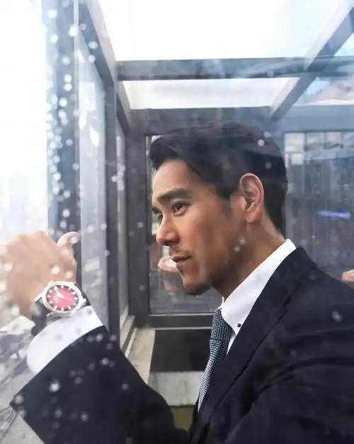 哇,真的有被帅到!有胡子的彭于晏谁不爱