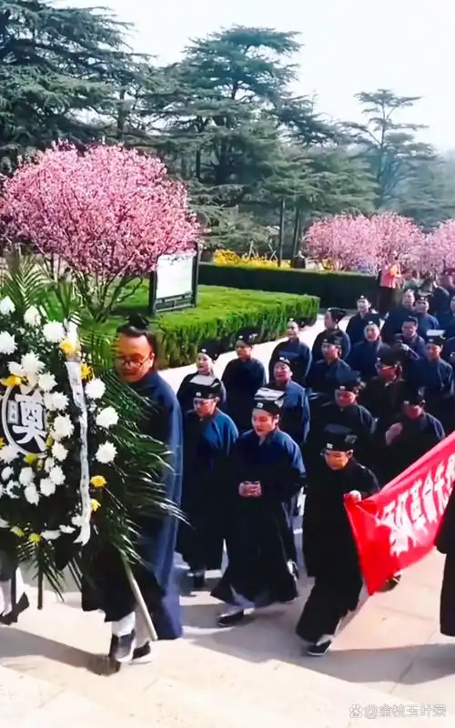 来得人高兴!看到此情此景的人也高兴!即使内心自私的人,也是