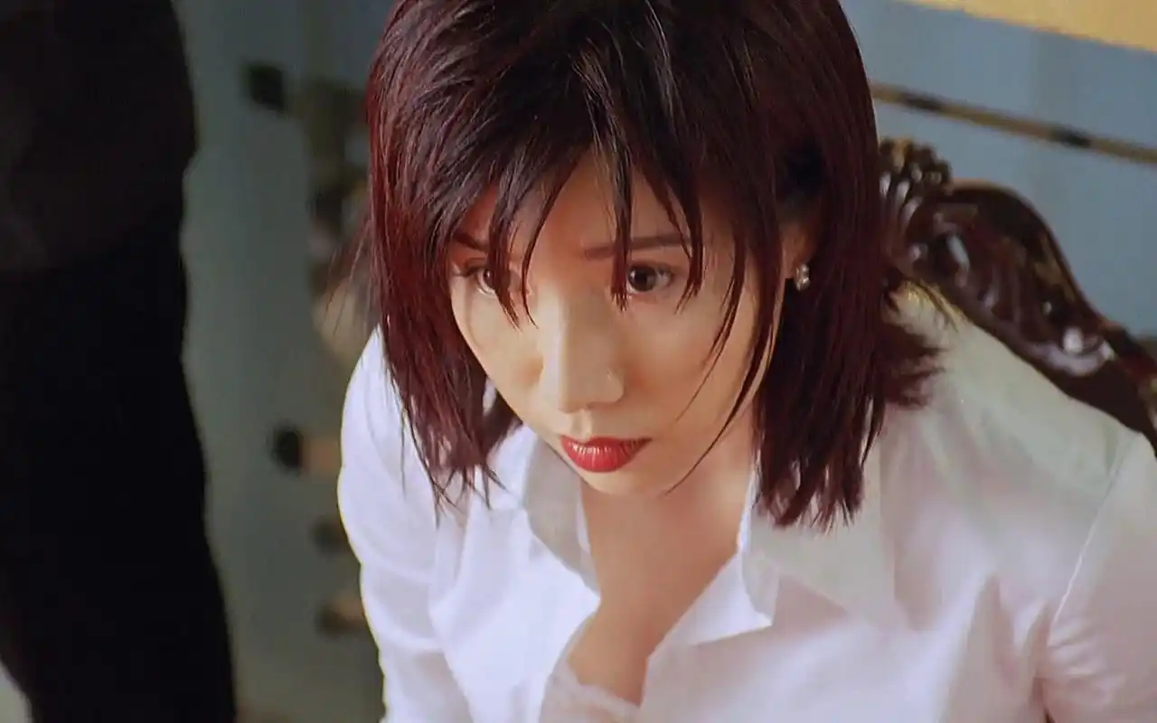 活动  龙在边缘:女神关秀媚参演黑社会大嫂,香港电影江湖大哥必备女人