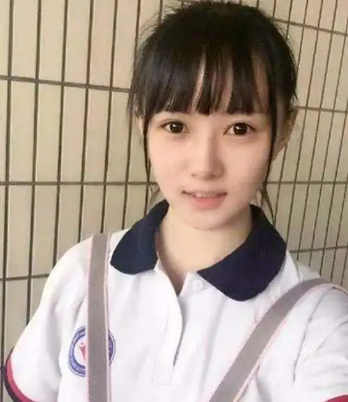 鞠婧祎自曝上学很多人追没人信,当看到仅有的学生照,网友炸锅!