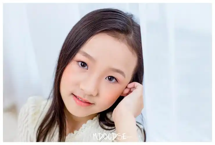 成子橙的儿童摄影作品《大眼睛》