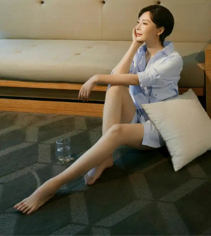 四五十岁的明星陈数的脚丫也可以的,保养的真好!