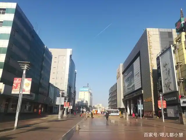 肺炎疫情下的塘沽解放路金街:全民战疫,定能胜利!