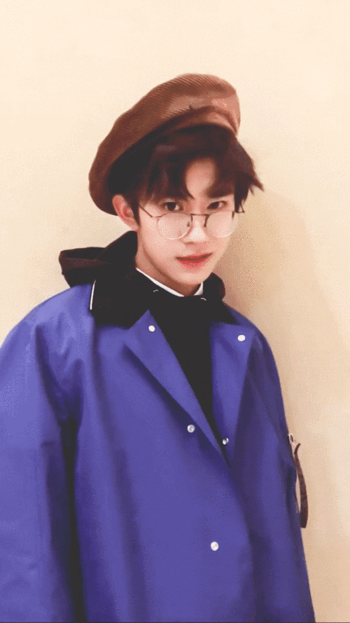 tfboys分享200903易烊千玺眼镜杀动图合集这个斯文杀手太可了