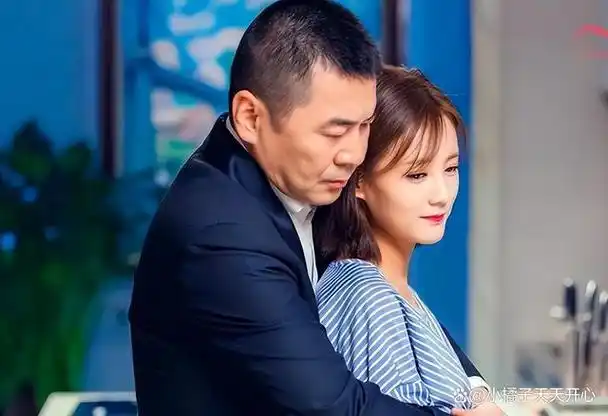 53岁陈建斌与李一桐,上演"父女恋"捧脸吻!观众直呼辣眼睛