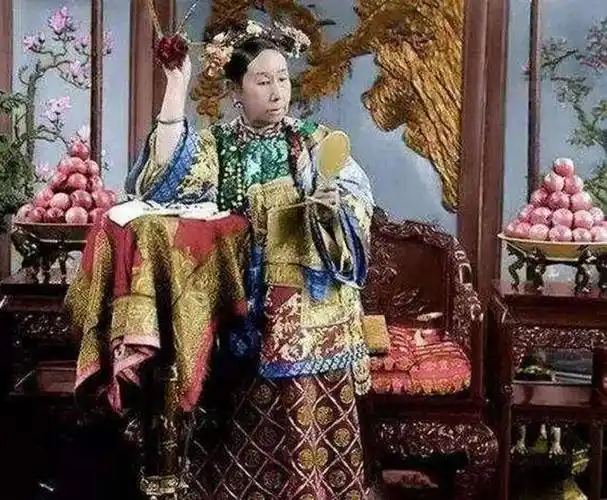 慈禧除了容貌美丽,还因一个比别人大的身体部位,而