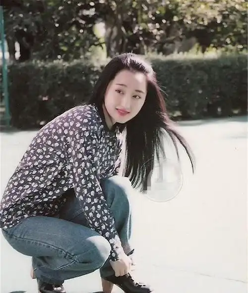 真是没想到,52岁"至今未婚"的杨钰莹,才是真正的人生赢家!