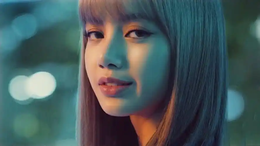 blackpink成员lisa甜美微笑写真800x600分辨率查看