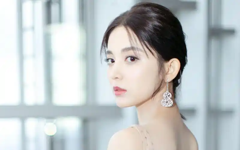 古力娜扎粉色礼服性感电脑壁纸图片