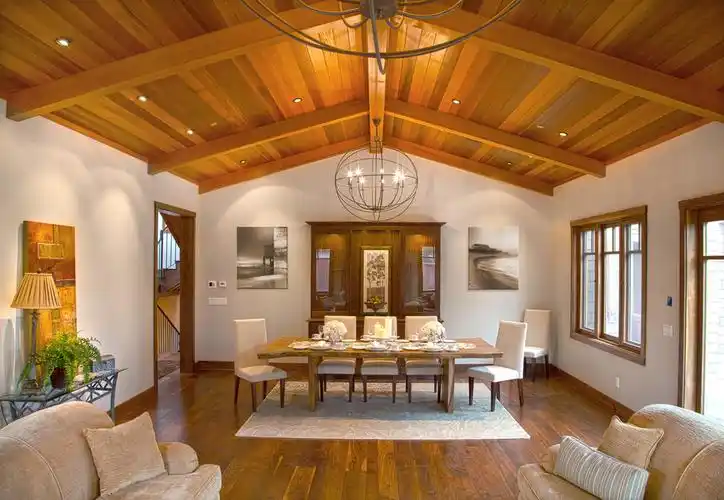 现代乡村风格公寓卧室木质尖形吊顶装修欣赏