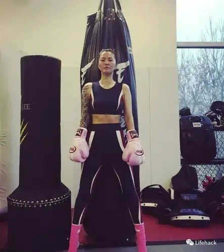 谭维维八块腹肌吓坏网友男人被虐哭了