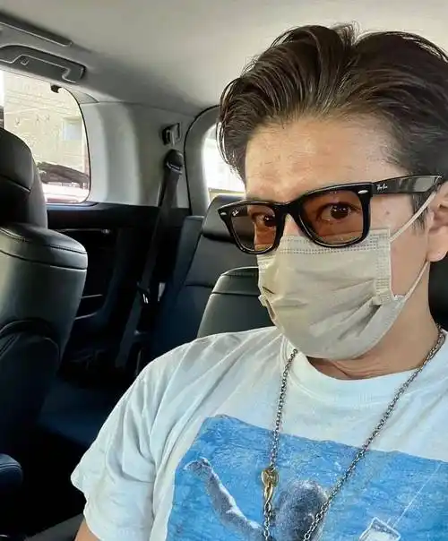 原创48岁木村拓哉怼脸拍皱纹深穿浴衣发根花白显苍老颜值飘忽不定