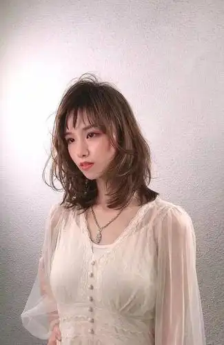 自然蓬松女人味十足的空气烫发